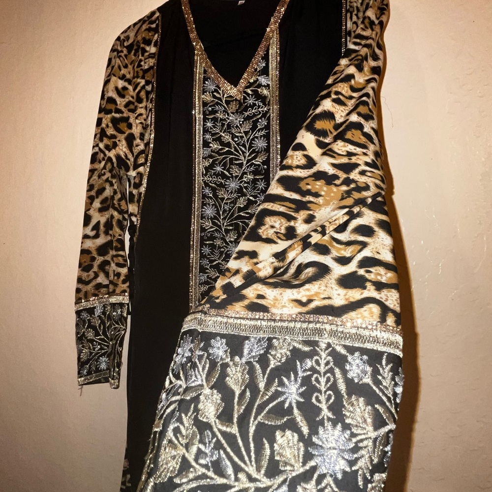 Women’s embroidered Black And Leopard Print Abaya Dress